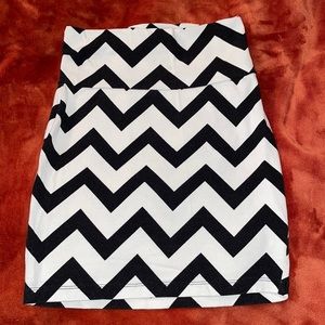 Small Black&White ZigZag pencil skirt
